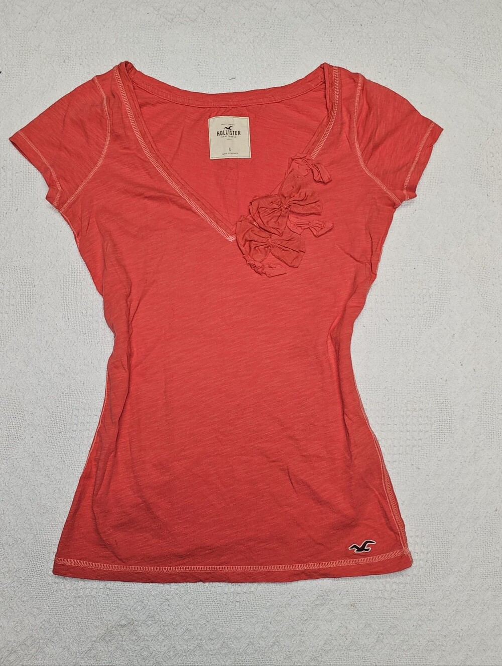 Vintage Pink Y2k Hollister Short-Sleeve V-Neck Tee with Bow Detail